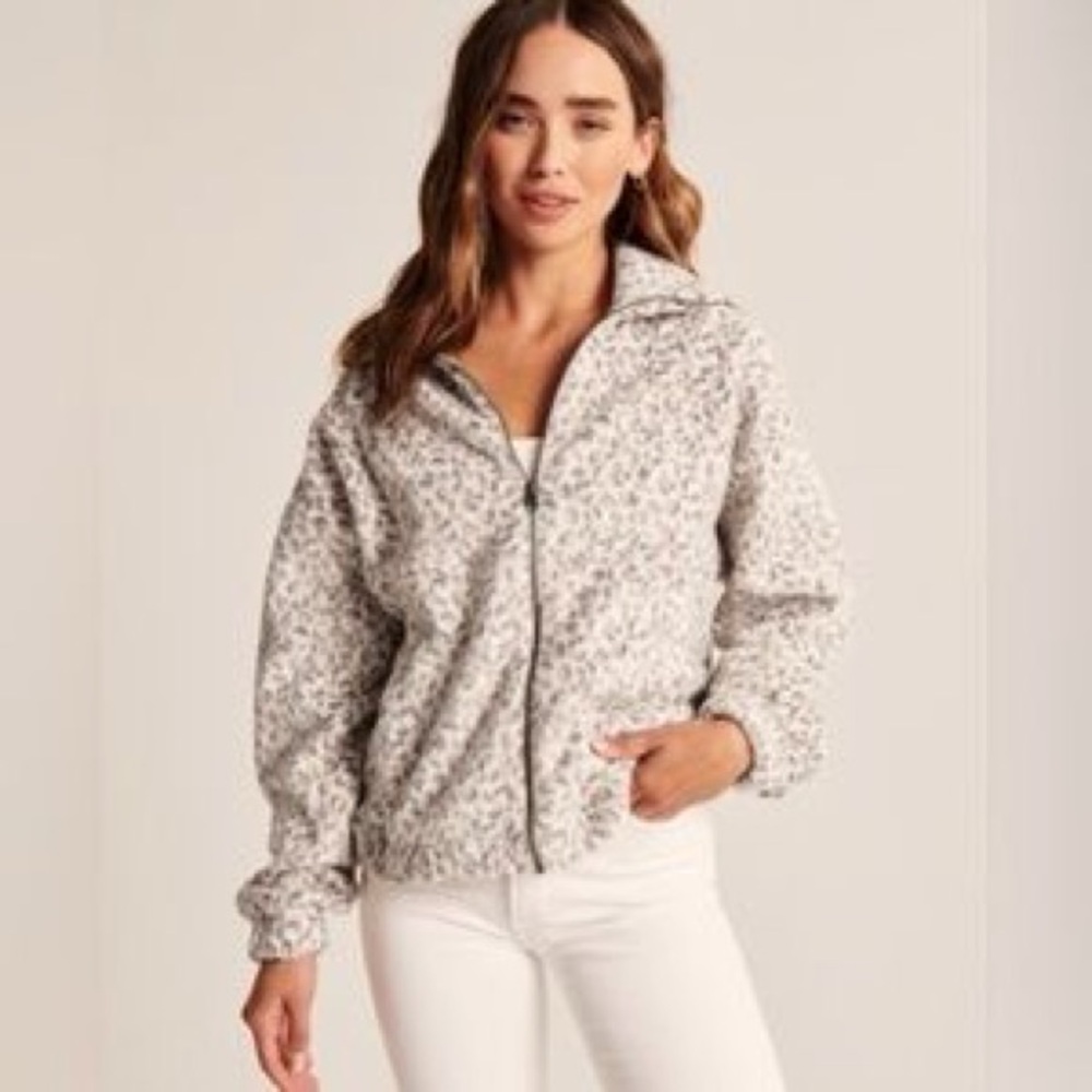 Abercrombie & Fitch Soft Collection Women's Cream Teddy Jacket